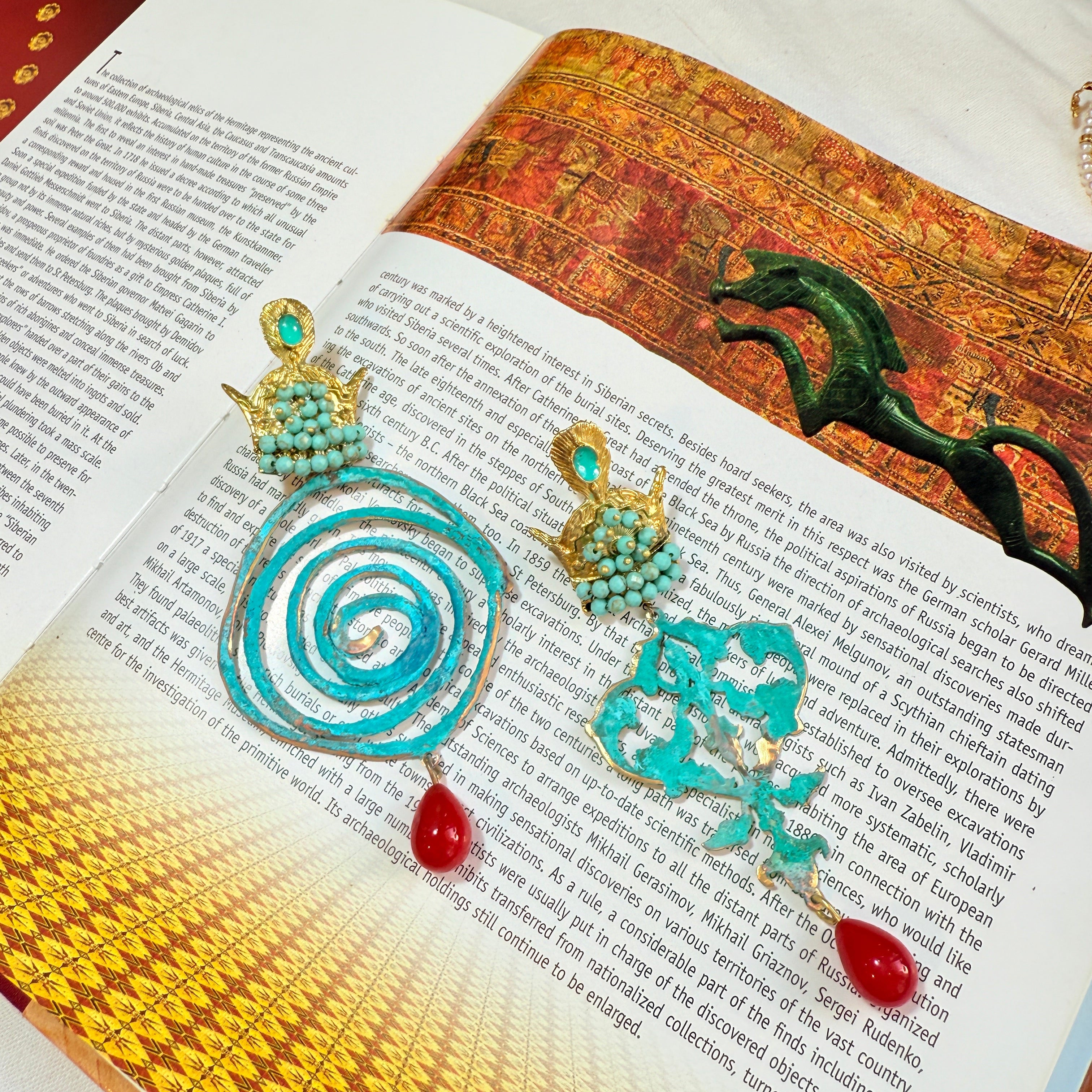 Crown earrings